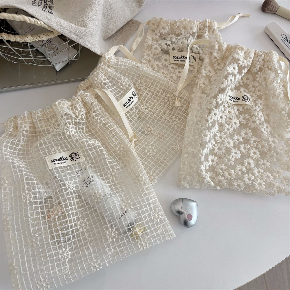 Travel Accessories Holder - Kant geborduurde Daisy Mesh make-up tas
